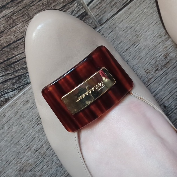 Vintage Salvatore Ferragamo Beige Leather Pumps - Picture 15 of 16